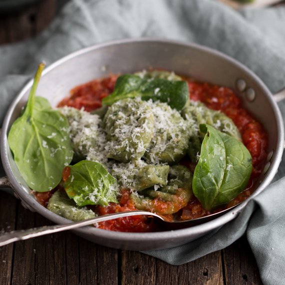 Spinat-Gnocchi mit Tomatensauce