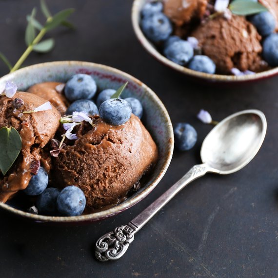 Čokoládová zmrzlina s borůvkami