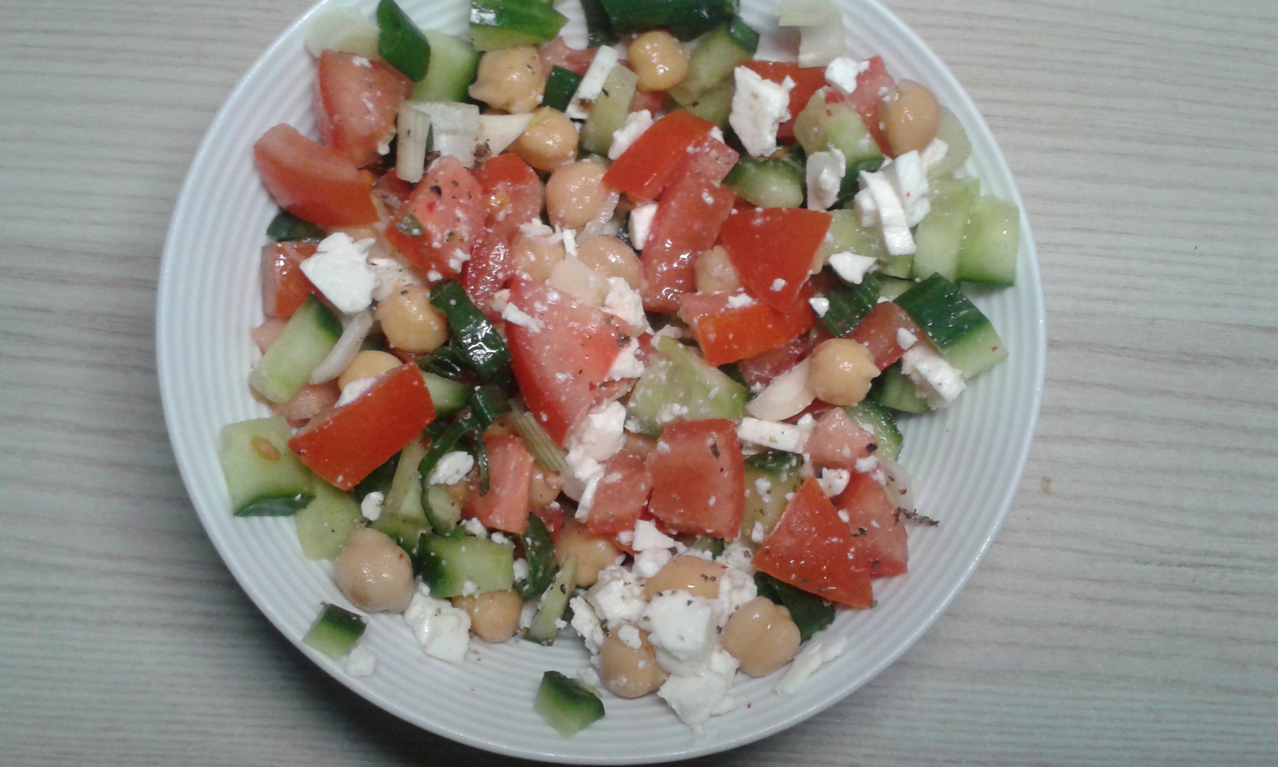 Schneller Salat mit Feta und Kichererbsen - schnelle, einfache und ...
